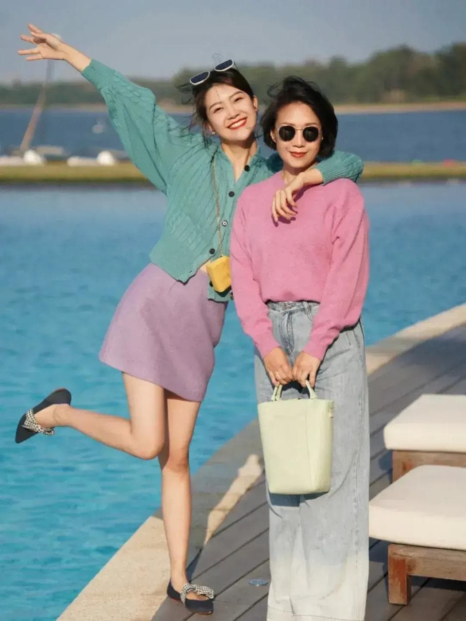 这才是中年女性该有的打扮：针织衫搭配裙子和裤子，回头率真高