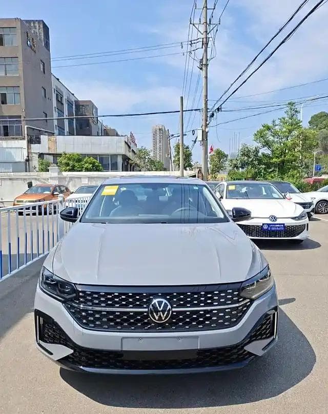 行驶10万公里，新能源车与燃油车的经济对比，结果意外