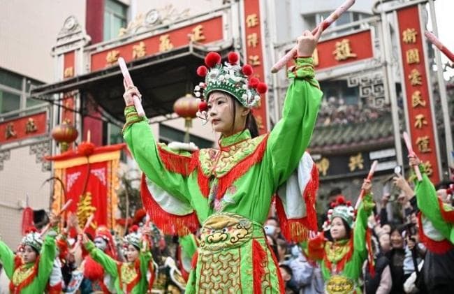 广东汕头：英歌舞闹新春 传统文化焕发新活力