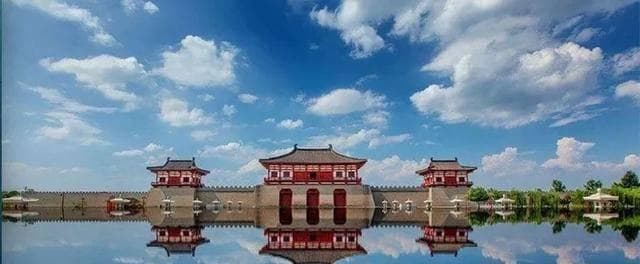 古代的方言繁杂多样，那么古代的官话是以哪里的方言为基础？