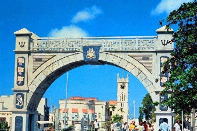 全球唯一的黑人发达国家，原本一穷二白，人均GDP约是我国两倍