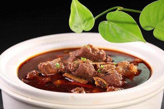 六道经典牛肉菜品制作详解：从吊烧到酱牛肉