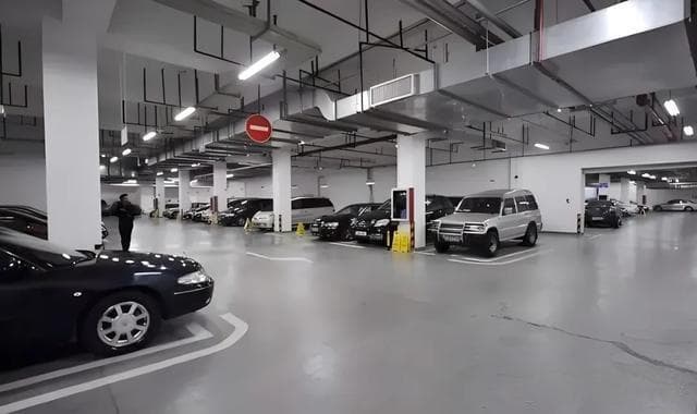 买房时，到底要不要买车位？售楼员给出了“良心建议”，太真实了