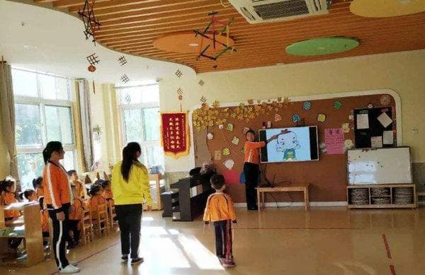 幼儿园小班主题公开课教案《我喜欢的小动物》含反思