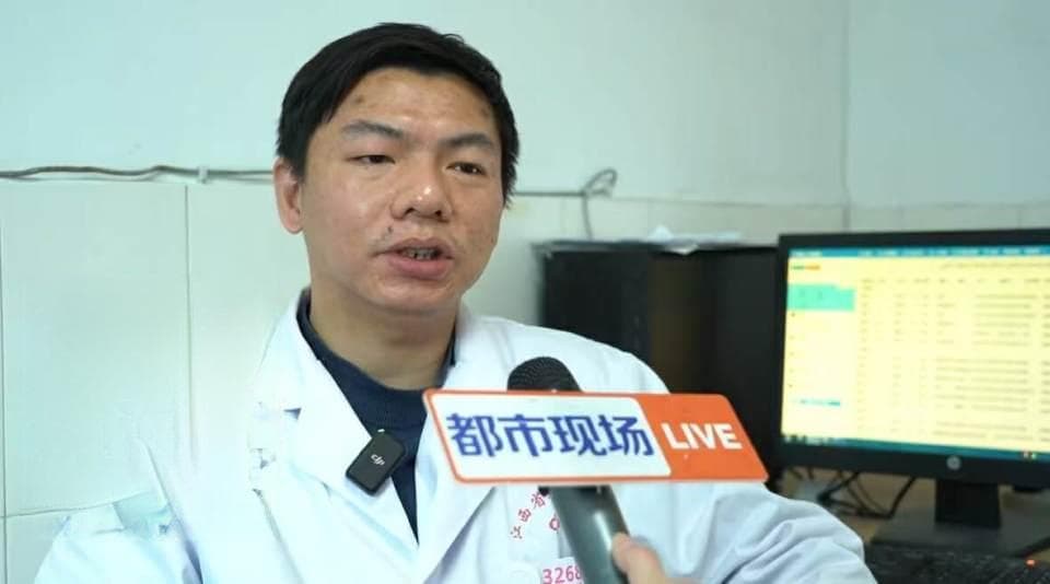 小伙手指变形如“生姜”  原来他有这个习惯……