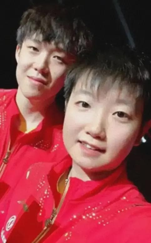 孙颖莎：从坎坷成长到乒坛巅峰，她的故事比金牌更闪耀！