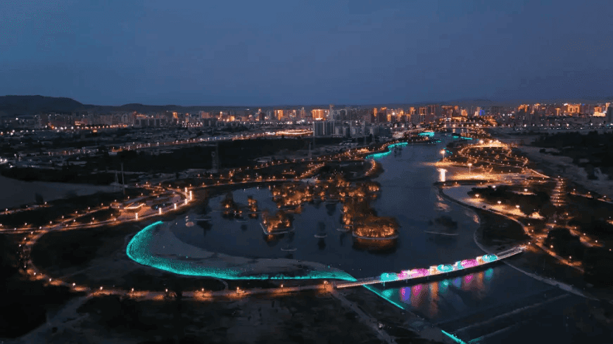 库尔勒：孔雀河夜景亮化工程扮“靓”城市之夜