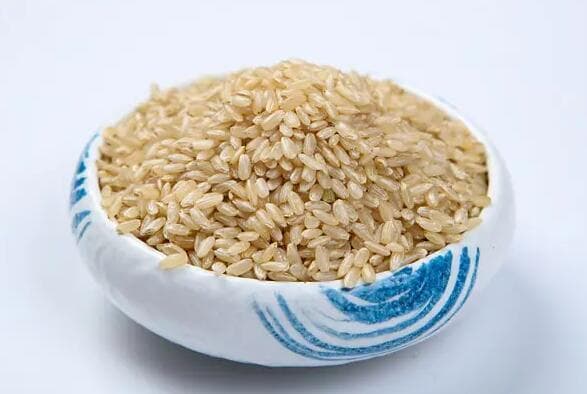 糙米的营养价值及功效与作用（糙米的营养成分表100g）