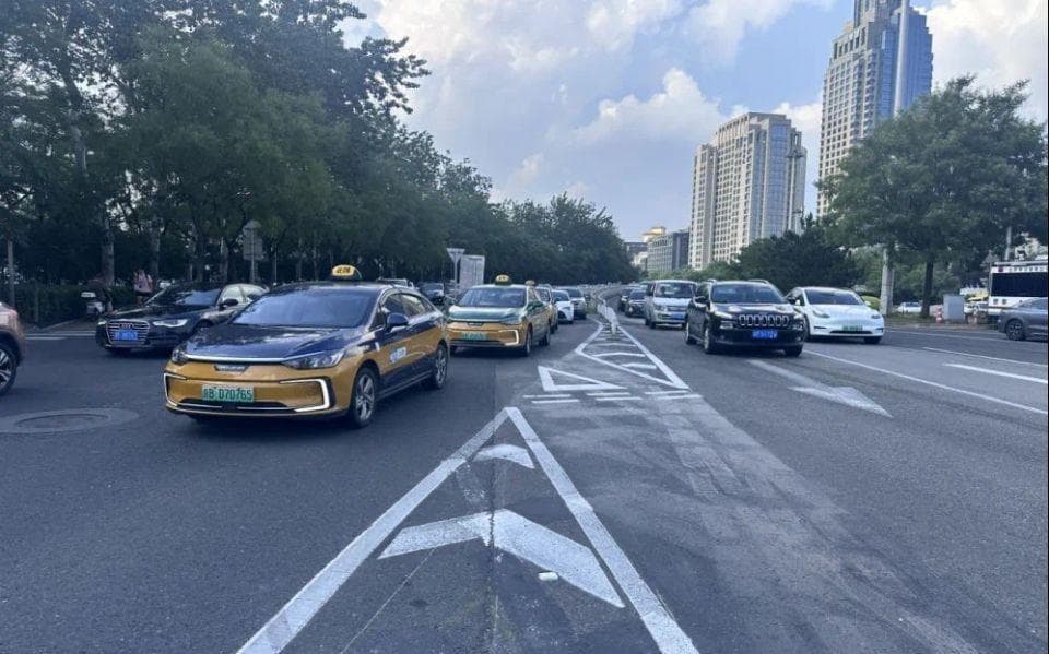 北京交警优化桥区节点，缓解西北二环交通拥堵问题