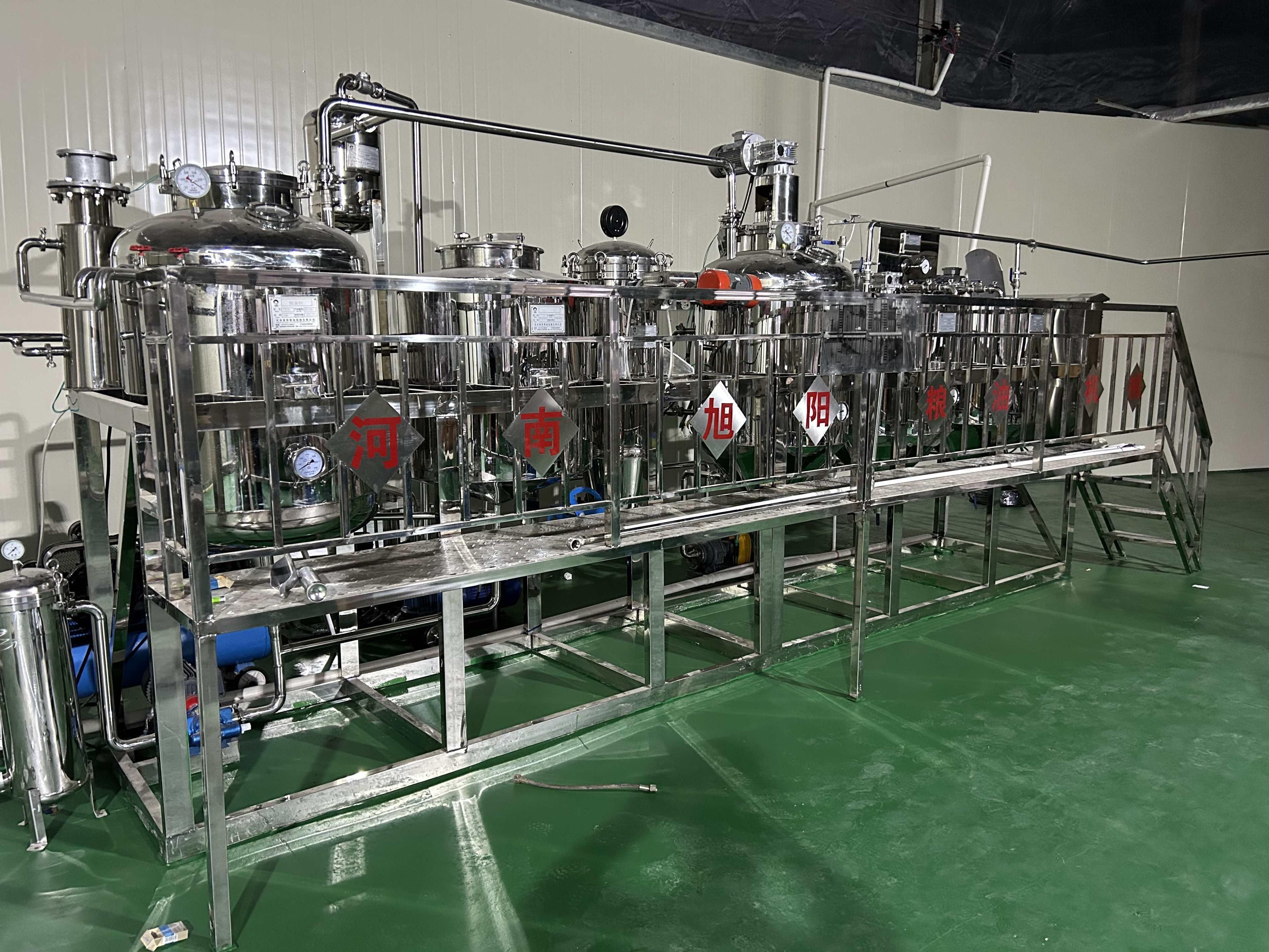 食用油如何变“纯净”？揭秘八大提纯工艺