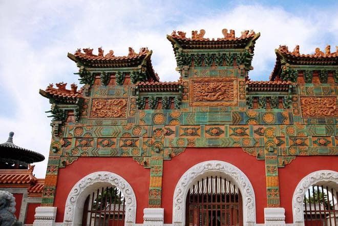 山西大同有一座元末古寺，充满特色，因塔内存有《法华经》而闻名