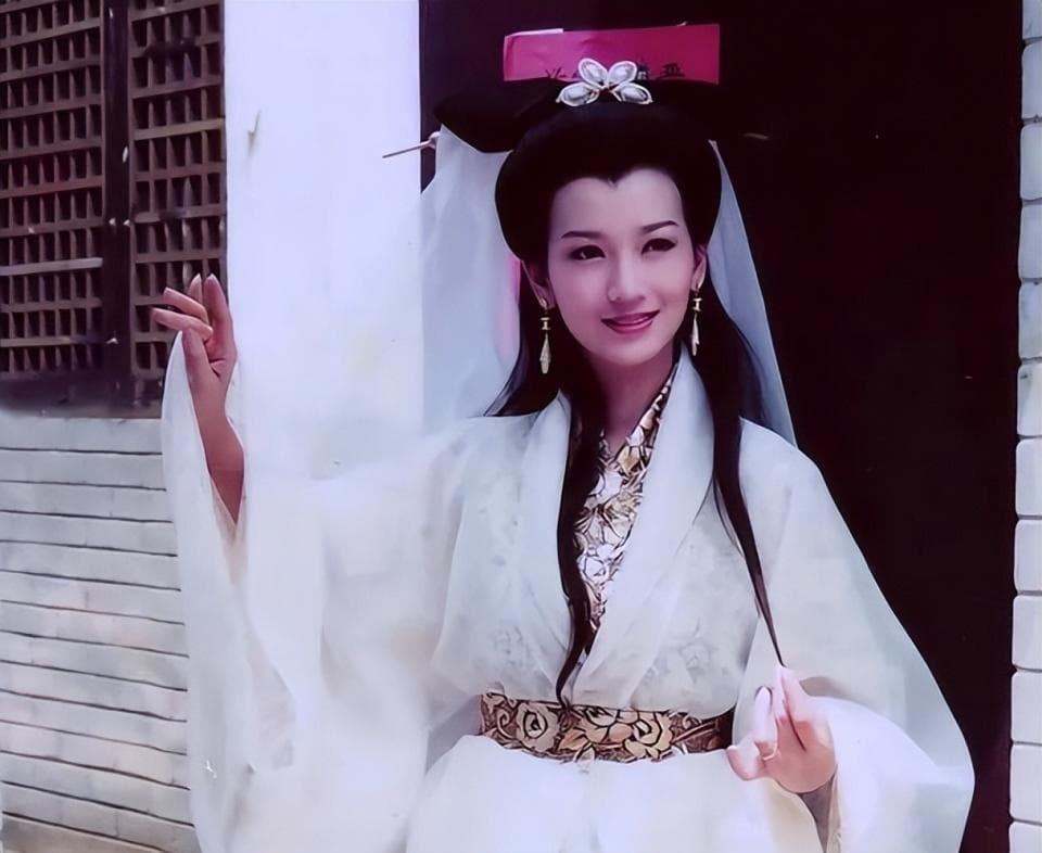姐妹反串CP的典范：赵雅芝和叶童33年友谊长存