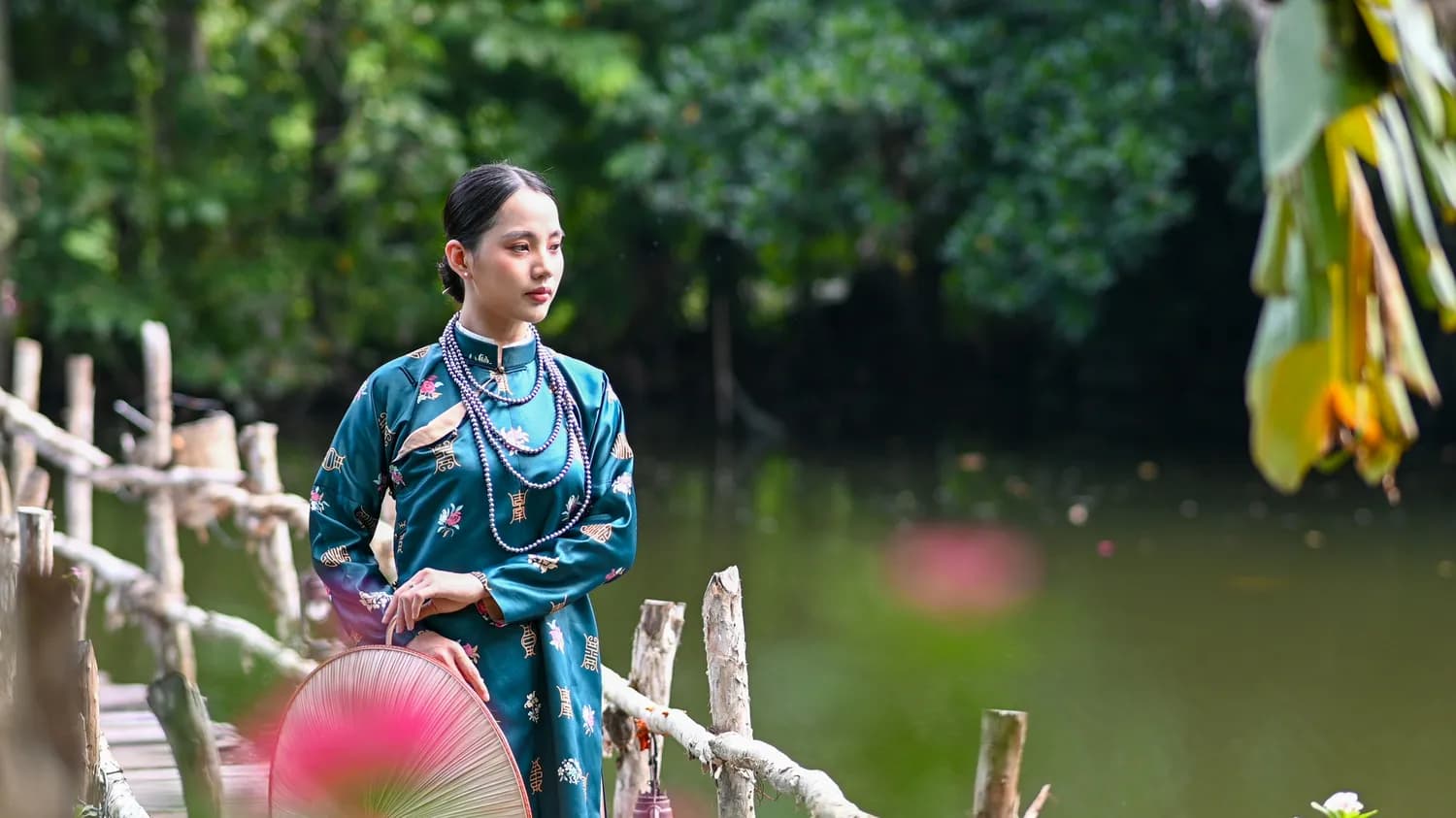 练束梅：用细腻演技诠释《三妹》中的教师蜕变