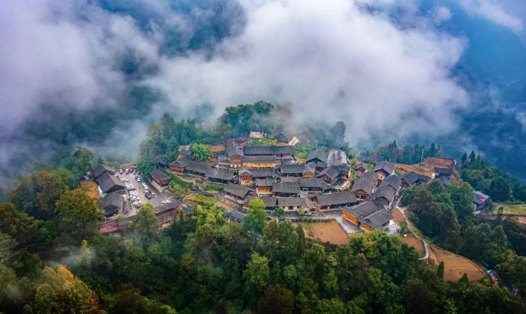 在“最佳旅游乡村”十八洞村，遇见“诗和远方”！
