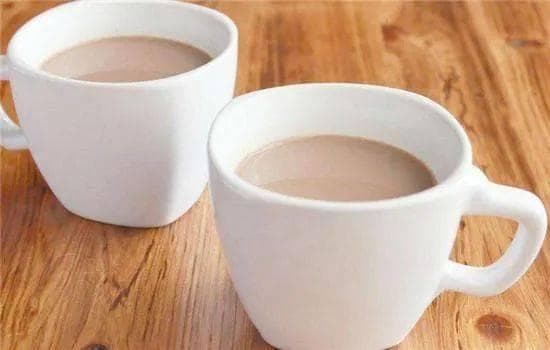 “奶茶”的英文别再说“milk tea”，这个表达更准确！