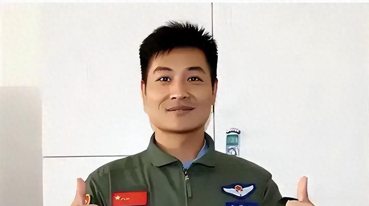 16年航母飞行员张超牺牲，女儿仅2岁，空姐妻子继承夫志应征入伍