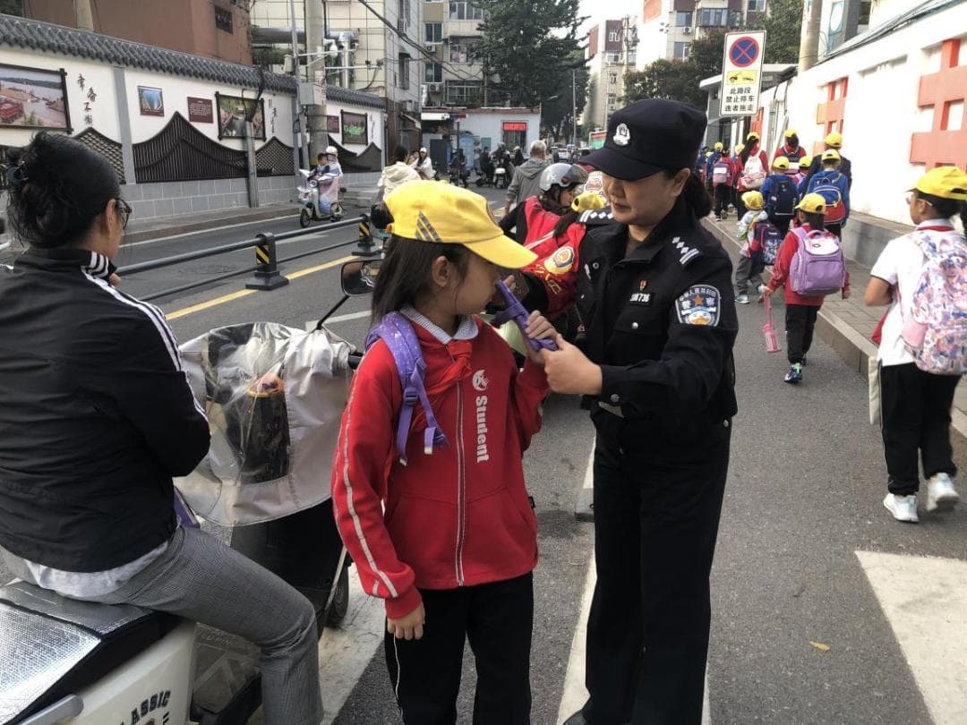 解放路派出所创新"三管齐下"模式，打造校园安全防护盾