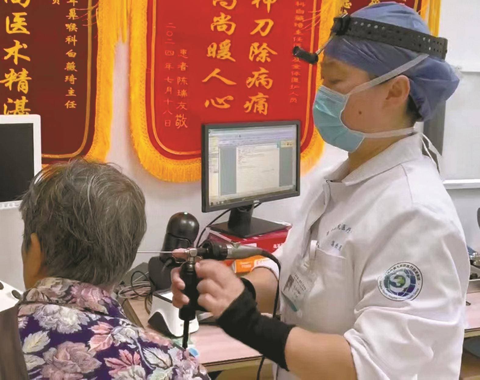 掏耳神器掏出大麻烦 医生：耳朵自带清洁机能无需去挖