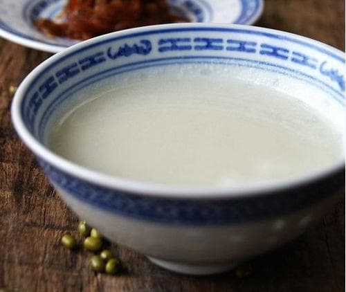 老北京豆汁儿：300年历史的传统小吃制作工艺