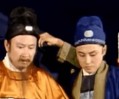 红楼梦中王家是如何崛起，贾府是如何没落的？