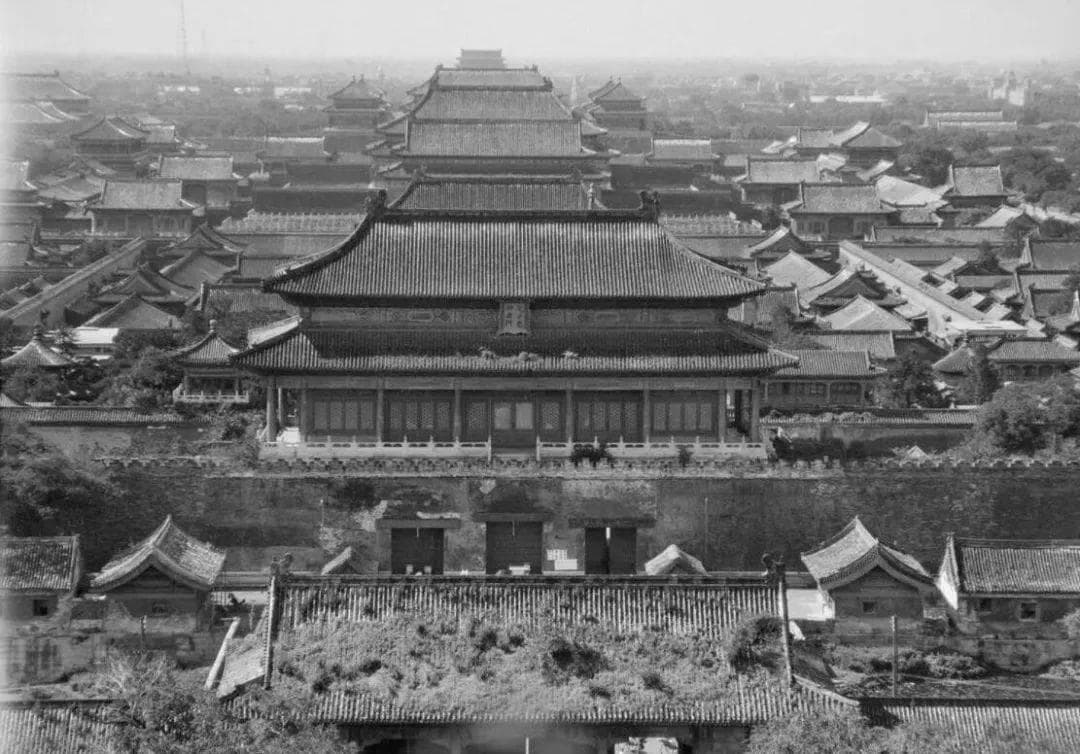 古代建筑为何选择坐北朝南？从故宫到民居的智慧解读