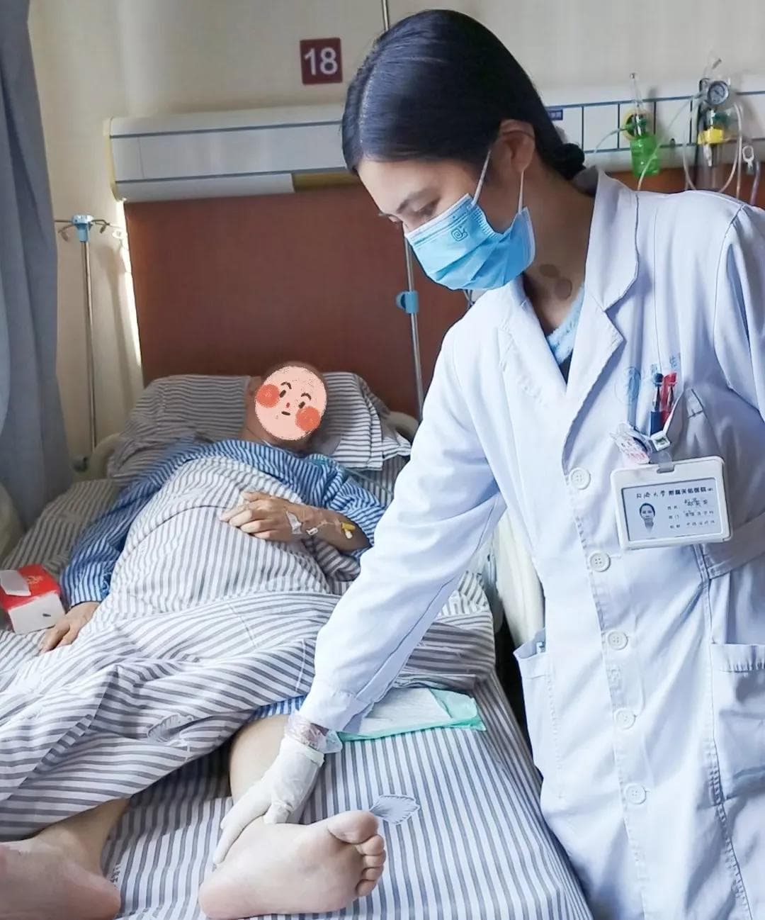 90 岁高龄老人中风后，这位康复治疗师的举动让他备受感动