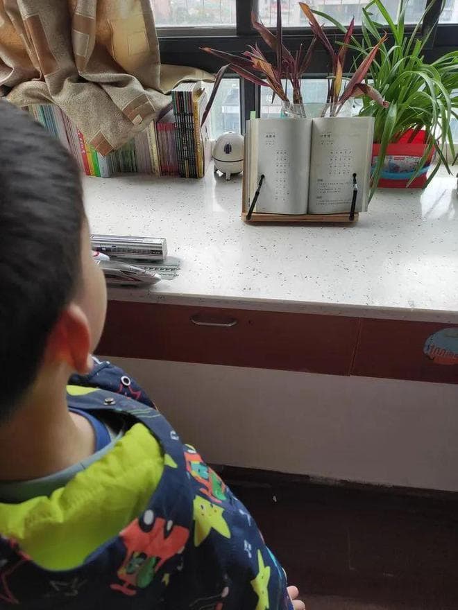 孩子专注力总是不能集中，上课容易走神，有哪些方法可以提升注意力？