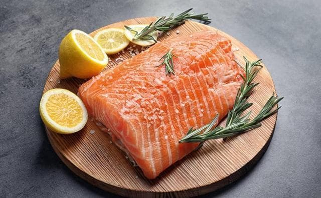 深海鱼、绿叶菜到坚果：科学饮食延缓中老年人腿部衰老