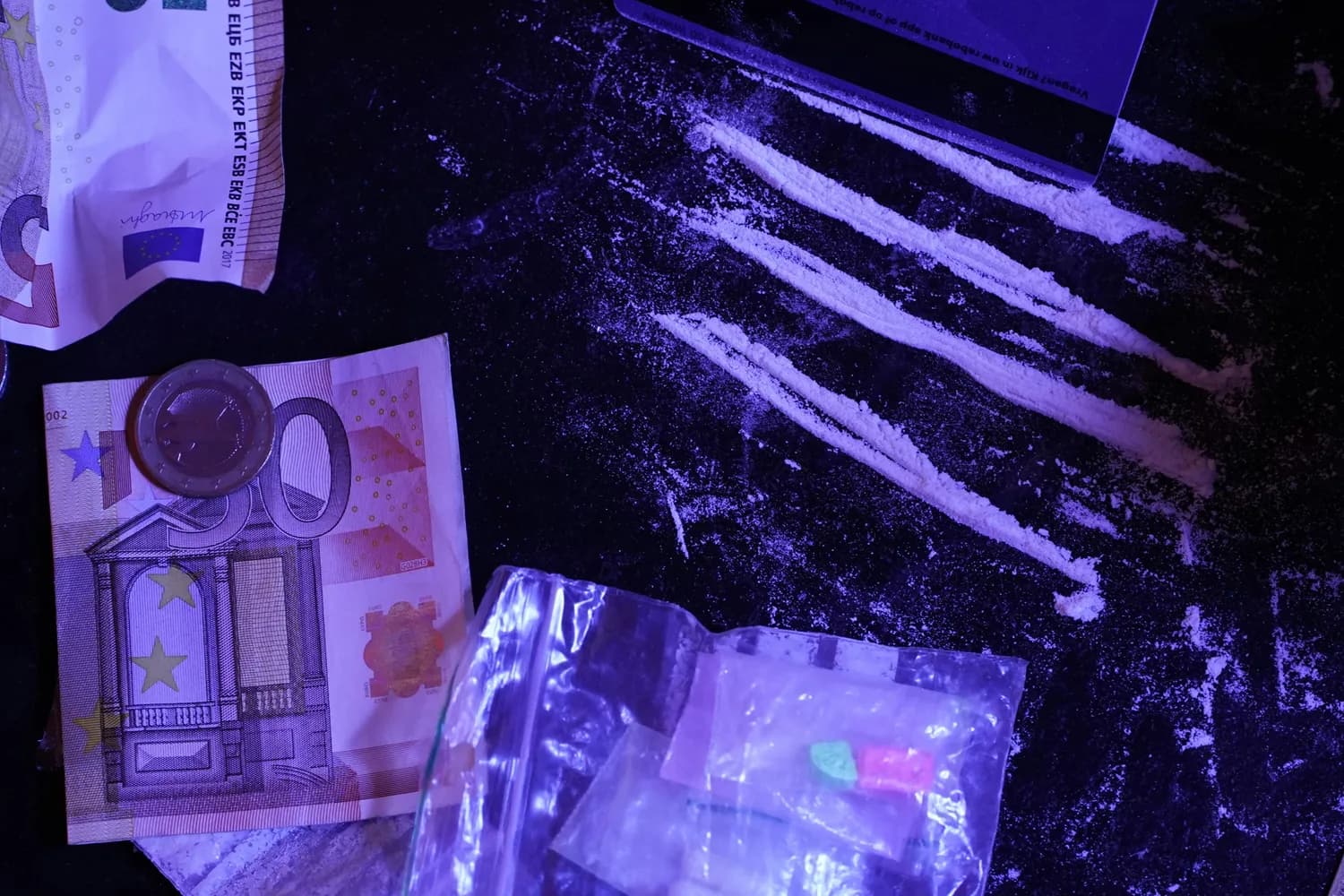 包庇毒贩，社区安全亮红灯！