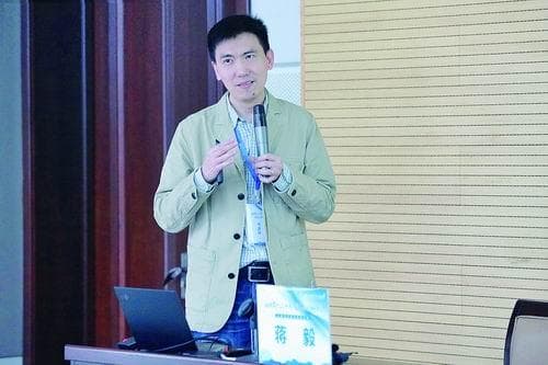面对大学生心理健康问题，怎样“防”又如何“治”