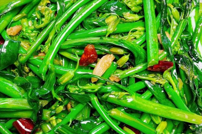 春季养肝正当时：5种护肝蔬菜及推荐食谱