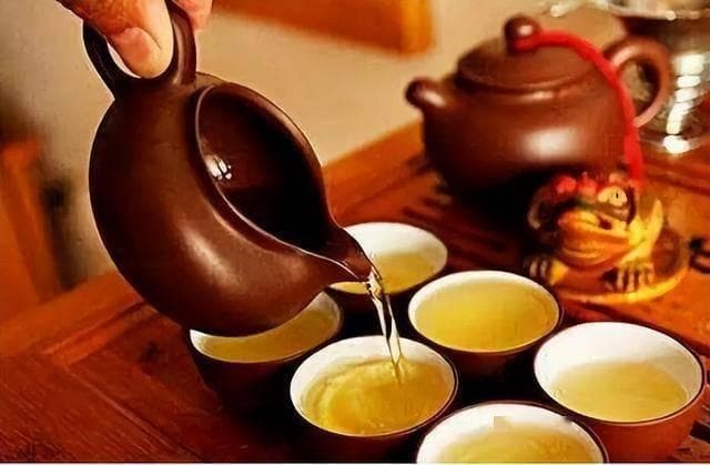 长期喝白开水与长期喝茶的人相比，谁的身体更健康？告诉你大实话