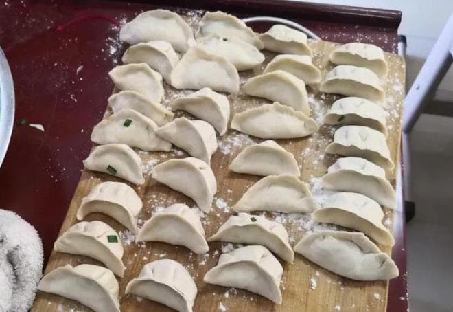 掌握包饺子技巧，轻松成为饺子制作专家！