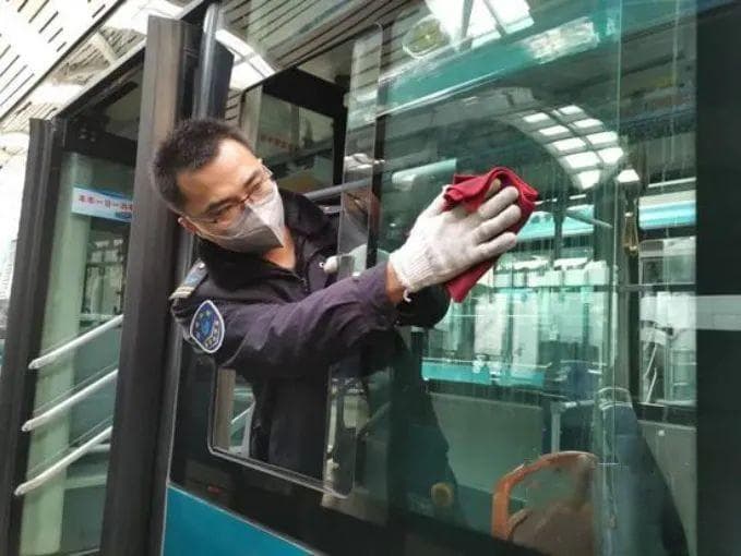 如何提升公交服务水平和运力？