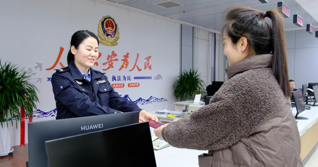 立足警务“小窗口”  做优服务“大民生”