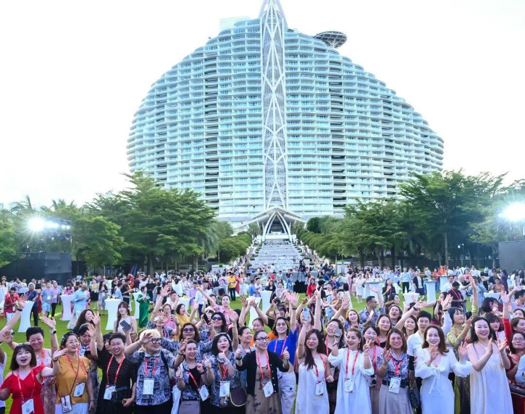 三亚再迎千人级国际旅游团