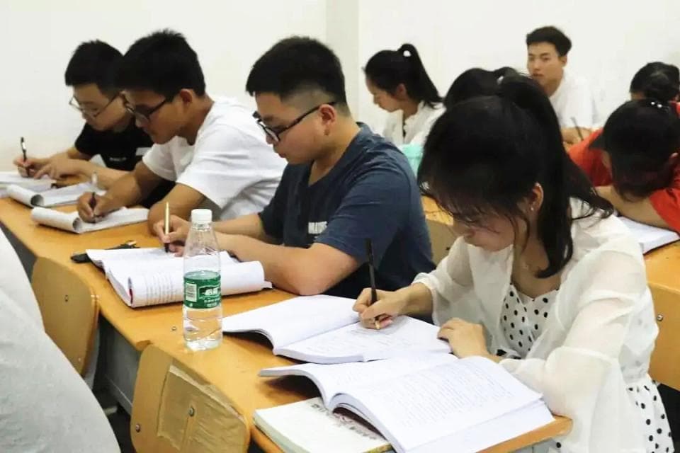 多所高校开设公务员“微”专业，助力学生备考