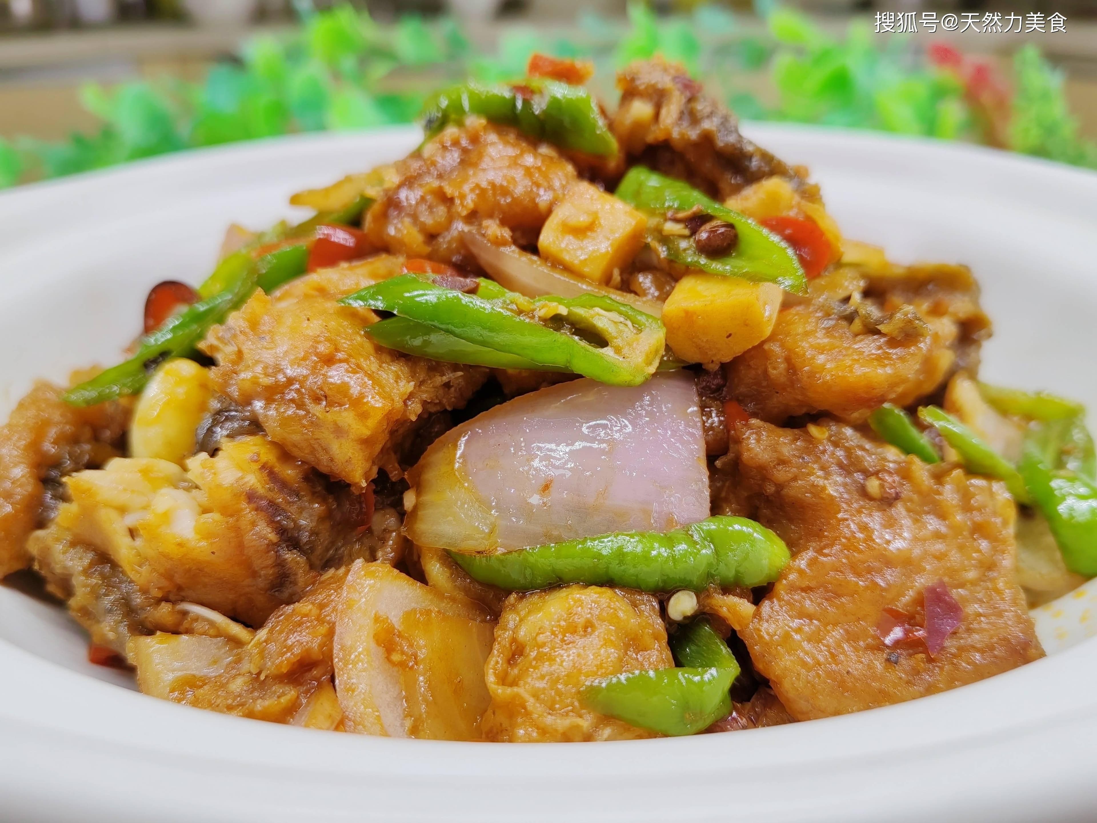 饭店级红烧鱼块做法：香辣入味，鲜香不腥，全家抢着吃