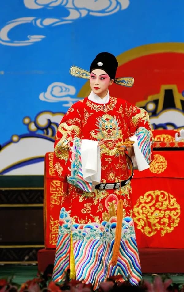一杯《贵妃醉酒》，金秋共“馨月”，梅韵长飘香