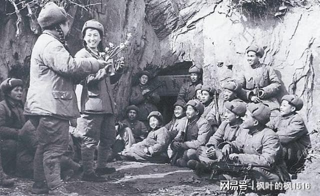 志愿军战士的坚强后盾：穿梭在战场的精灵，平凡而又伟大的文艺兵