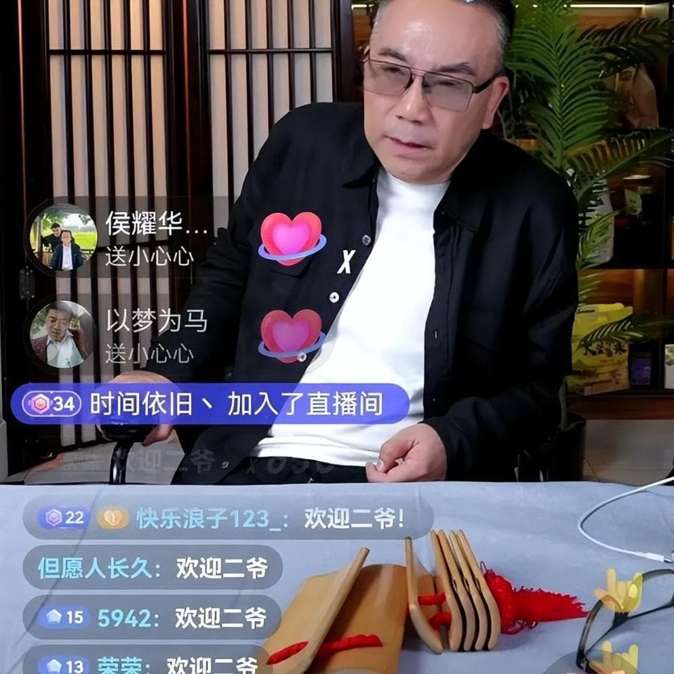 李宽嘲讽杨议引热议：公众人物如何管理社交媒体形象？