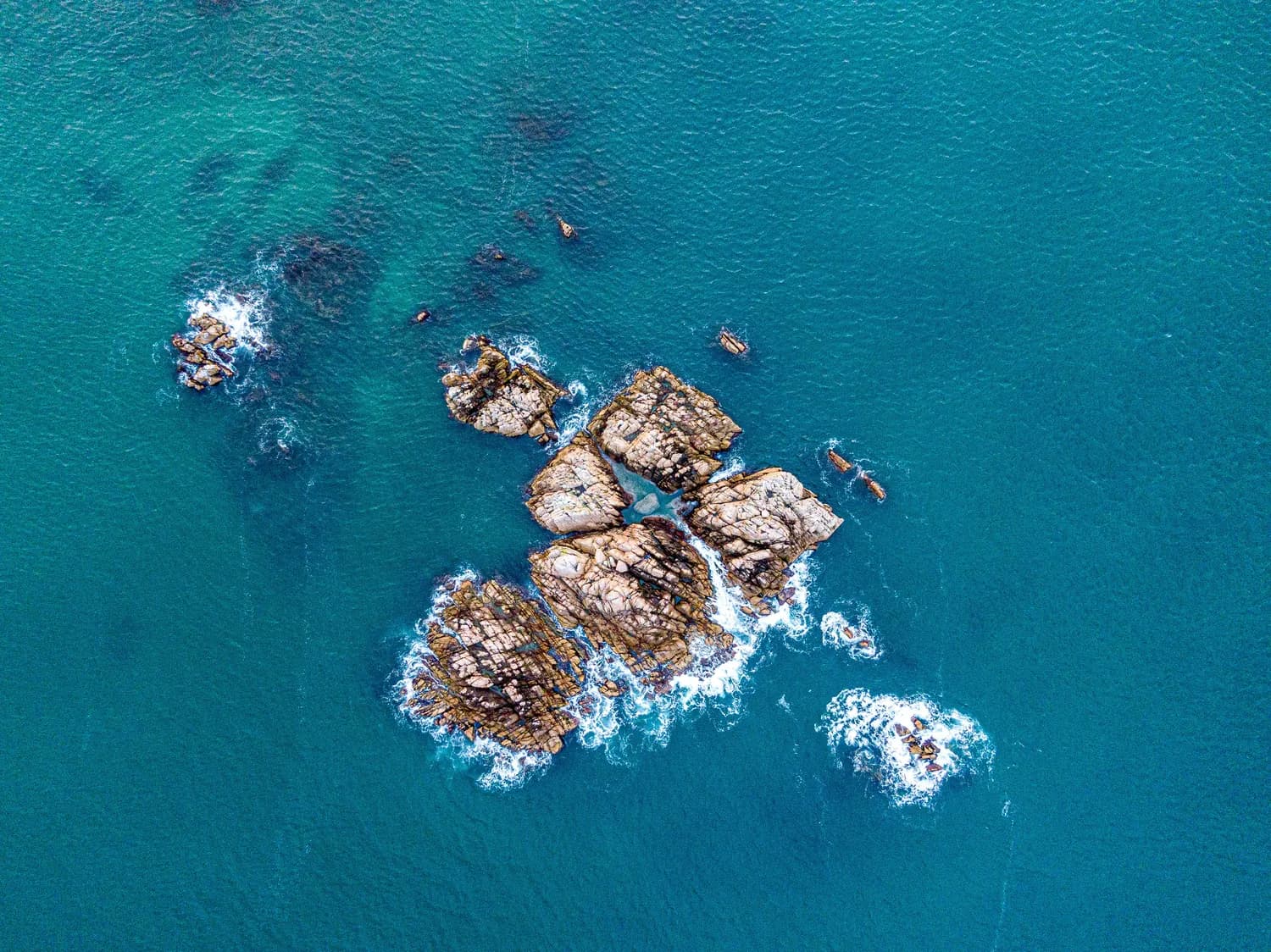 海南旅游打卡圣地：三亚南山寺、海口骑楼老街、文昌航天城