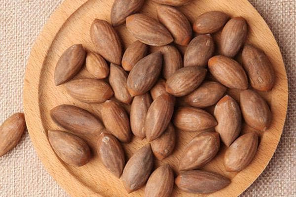香榧的功效与食用指南：从消化到免疫的全方位保健
