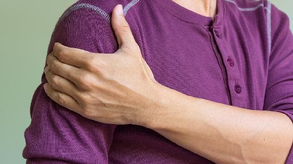 各部位正确卸妆法详解：从眼唇到面部的全面清洁指南
