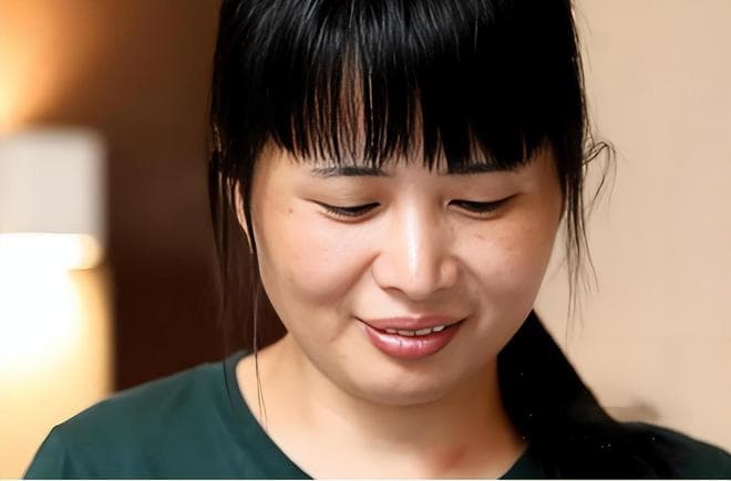 南京大叔舍命救下18岁少女，24年后重逢，少女扑入怀中流泪