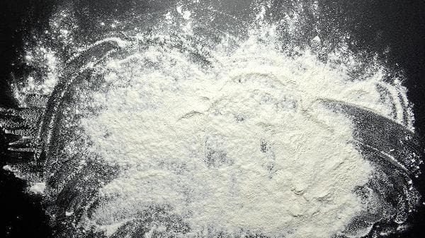 炸藕夹时，只用面粉挂浆是不行的！这样做，藕夹更香更脆更入味