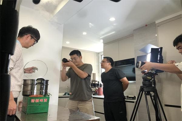 如何拍摄工厂宣传片？从前期准备到后期推广的全流程指南