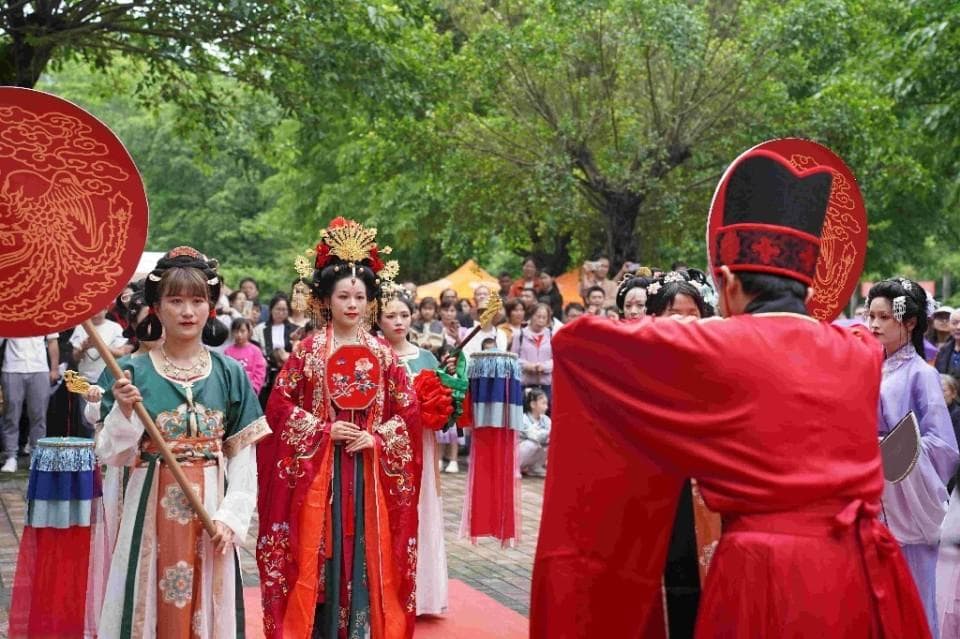 【图集】韶关丹霞山首开汉服文化活动，一展自然与文化融合之美