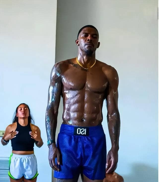 乔约翰逊NBA生涯合同回顾：7次全明星与22亿美元财富