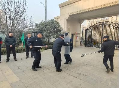 提升社区安全水平！灞桥公安深入社区开展反恐防暴安全演练